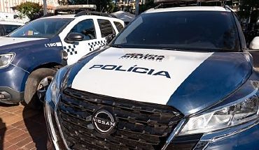 Mulher é presa após impedir jovens de saírem de boate